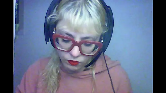 BlondieTami online show from October 9, 2025, 11:49 pm