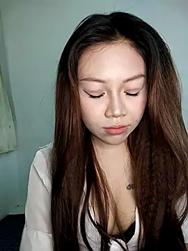 Snapshot of -Bianca- chatting on November 12, 2025, 4:11 pm -Bianca- online show from November 12, 2025, 4:11 pm