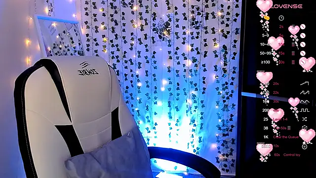 LinaBlossom  online show from April 9, 2026, 4:58 am