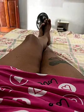 Crislove22 online show from November 1, 2025, 12:10 pm