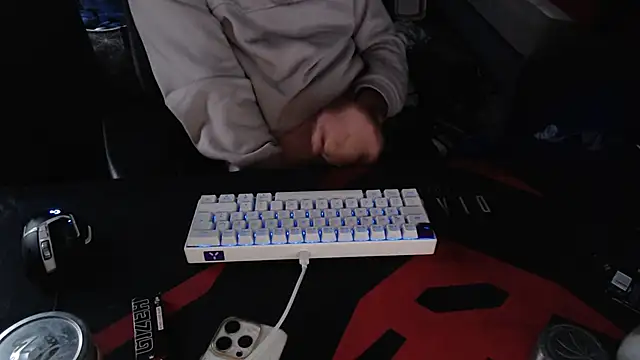 Snapshot of geil20CM2 chatting on October 13, 2025, 4:41 pm geil20CM2 online show from October 13, 2025, 4:41 pm