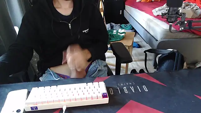 Snapshot of geil20CM2 chatting on September 23, 2025, 3:08 pm geil20CM2 online show from September 23, 2025, 3:08 pm