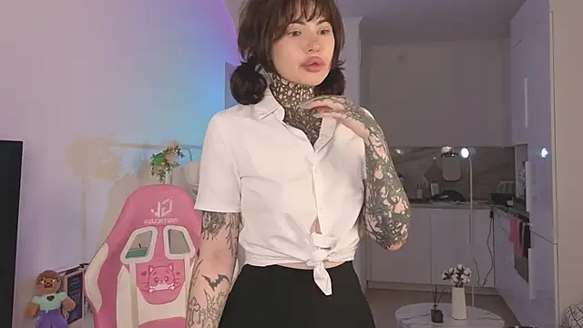 Eva Sonic online show from April 15, 2026, 3:12 am