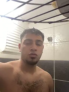 astoperaa online show from December 17, 2025, 8:14 pm