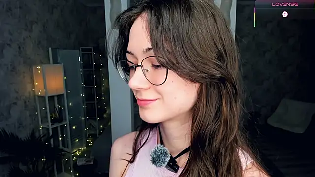 ReneeLippeatt online show from February 27, 2026, 8:41 pm