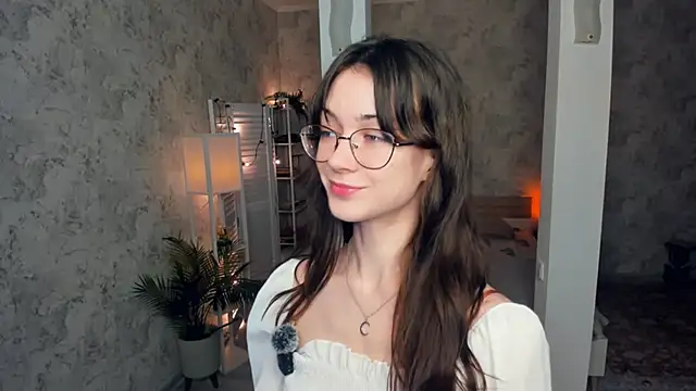 ReneeLippeatt online show from November 26, 2025, 7:36 pm