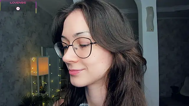 ReneeLippeatt online show from February 7, 2026, 7:22 pm