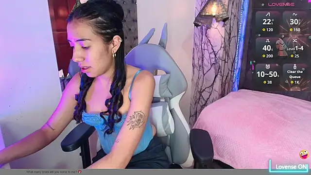 nicole samanthaa online show from October 3, 2025, 12:06 pm