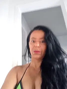 lucineia7 online show from April 13, 2026, 7:51 pm