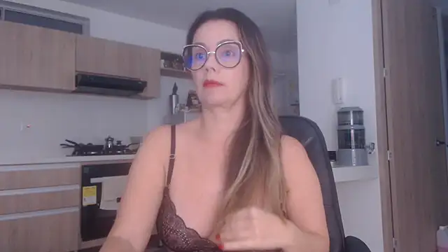 LovePaula online show from June 18, 2026, 11:04 am