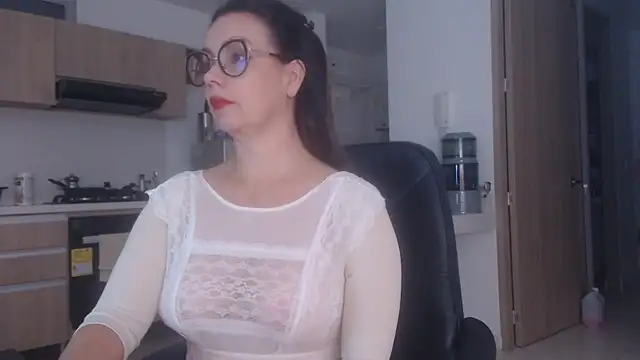 LovePaula online show from July 13, 2026, 12:43 am
