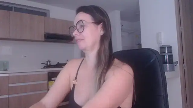 Snapshot of LovePaula chatting on July 25, 2026, 12:29 am LovePaula online show from July 25, 2026, 12:29 am