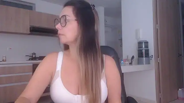 LovePaula online show from June 20, 2026, 2:16 am