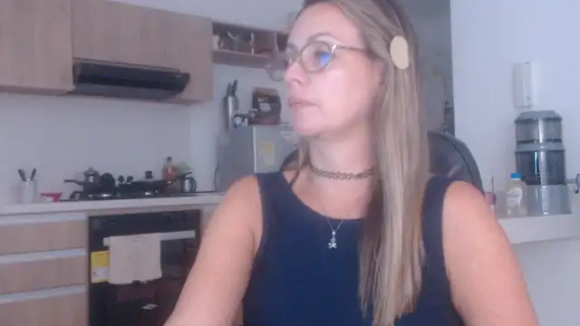 LovePaula online show from October 23, 2025, 11:03 pm