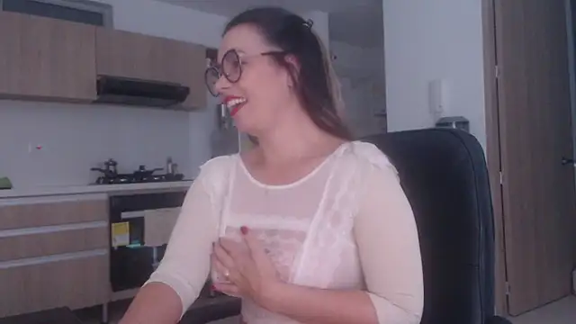 LovePaula online show from July 12, 2026, 11:44 am