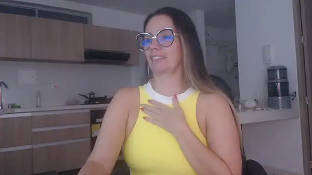 Snapshot of LovePaula chatting on June 8, 2026, 2:56 am LovePaula online show from June 8, 2026, 2:56 am