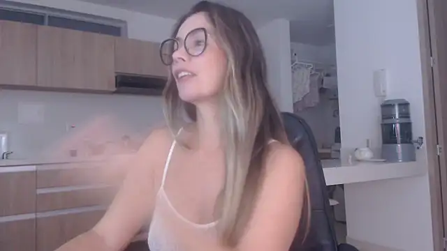 LovePaula online show from April 14, 2026, 10:31 am