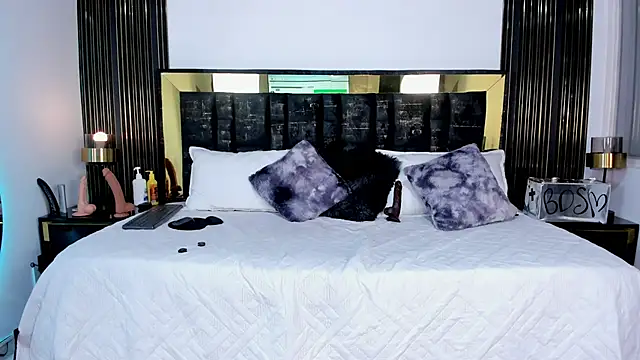 Dafne  Ruiz online show from April 19, 2026, 4:24 am