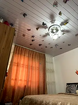 Giullyaxx online show from November 6, 2025, 9:02 am