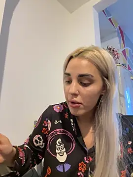 Giullyaxx online show from November 16, 2025, 11:04 am