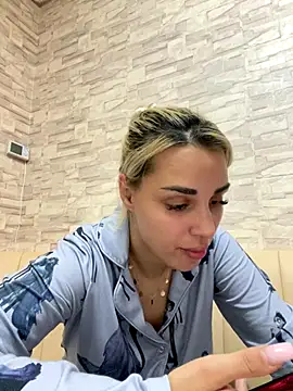 Giullyaxx online show from October 22, 2025, 5:45 pm