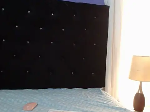 hilarymilky online show from November 4, 2025, 4:11 pm