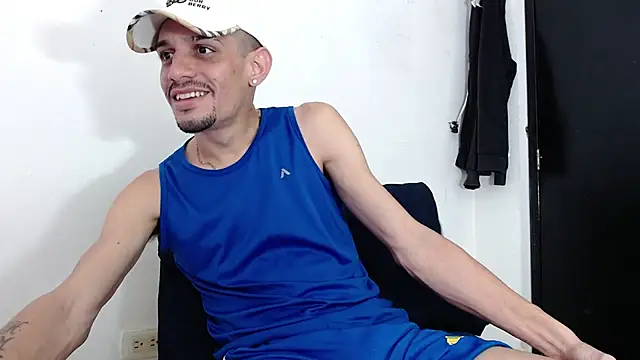 Snapshot of LATINO27CM chatting on February 1, 2026, 12:31 am LATINO27CM online show from February 1, 2026, 12:31 am