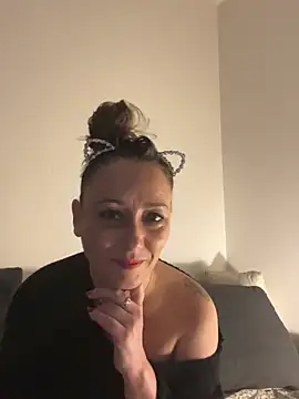 Reine du Vice84 online show from February 11, 2026, 8:25 am