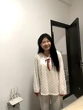 yu200813 online show from October 8, 2025, 1:34 pm