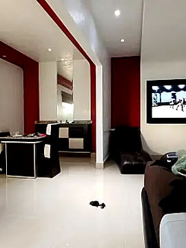 transreyna online show from March 1, 2025, 1:40 pm