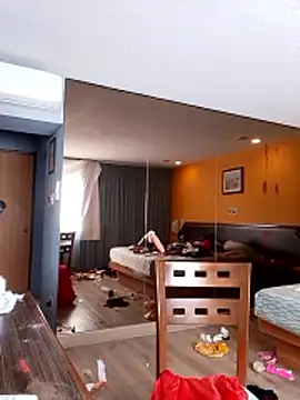 transreyna online show from January 14, 2026, 4:54 pm