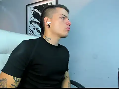 wildthor26 online show from September 30, 2025, 2:06 am