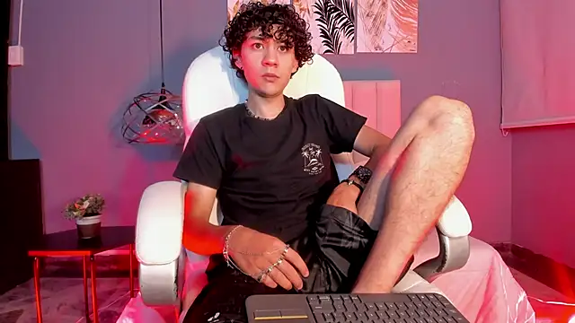 Snapshot of Helios_Obscuro chatting on November 8, 2025, 4:16 am Helios Obscuro online show from November 8, 2025, 4:16 am