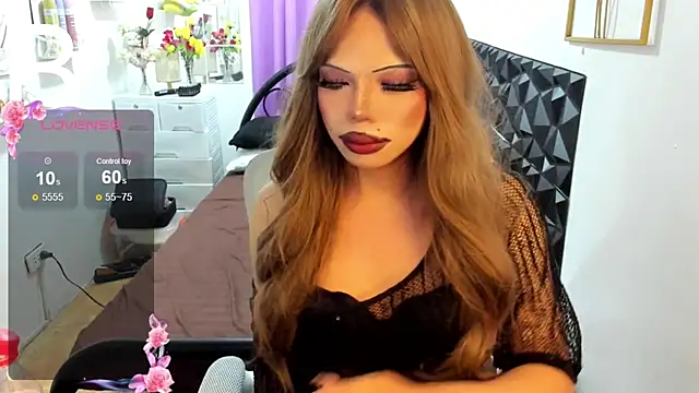 Snapshot of Lovely_naughtyLeii chatting on November 1, 2025, 5:36 am Lovely naughtyLeii online show from November 1, 2025, 5:36 am