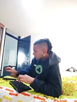 Snapshot of Carlandelli1 chatting on February 12, 2026, 3:01 pm Carlandelli1 online show from February 12, 2026, 3:01 pm