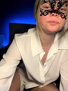 Snapshot of Cherrycolada chatting on January 9, 2026, 10:17 pm Cherrycolada online show from January 9, 2026, 10:17 pm