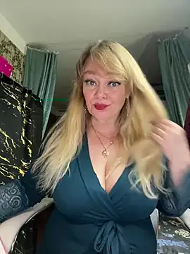 Snapshot of Sweet-blonde chatting on June 13, 2026, 10:19 pm Sweet-blonde online show from June 13, 2026, 10:19 pm