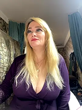 Snapshot of Sweet-blonde chatting on November 18, 2025, 11:13 am Sweet-blonde online show from November 18, 2025, 11:13 am