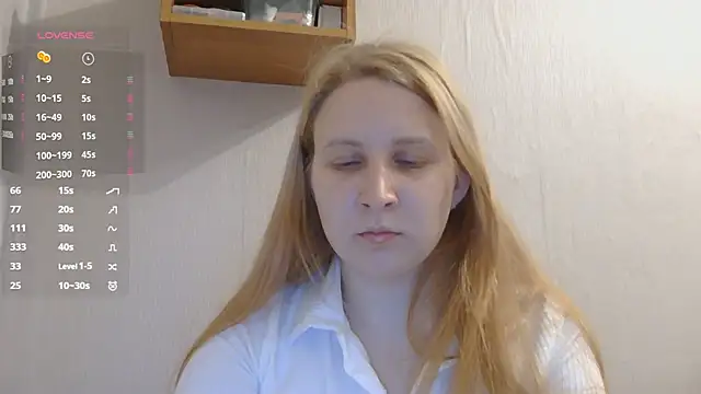 Snapshot of CamillaMachak chatting on October 8, 2025, 4:08 pm CamillaMachak online show from October 8, 2025, 4:08 pm