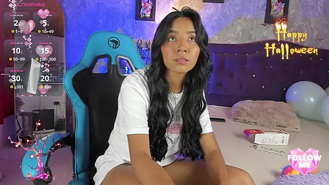 Lauren smiles online show from November 4, 2025, 4:05 am