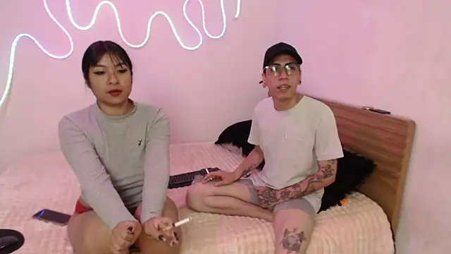 zoe-mate14 online show from April 17, 2026, 7:44 am