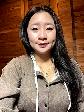 violet-00 online show from December 18, 2025, 1:11 am