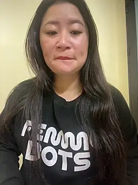 Snapshot of violet-00 chatting on February 9, 2026, 2:15 pm violet-00 online show from February 9, 2026, 2:15 pm