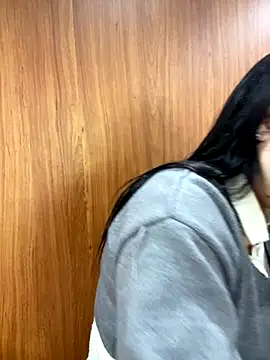 violet-00 online show from October 12, 2025, 1:18 am