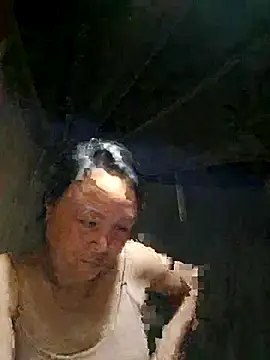 xuxulovezz online show from November 7, 2025, 1:15 pm