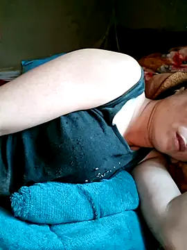 xuxulovezz online show from July 9, 2026, 2:16 pm