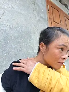 xuxulovezz online show from October 24, 2025, 6:56 am