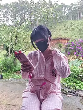 Helen-Tran online show from November 19, 2025, 2:22 am