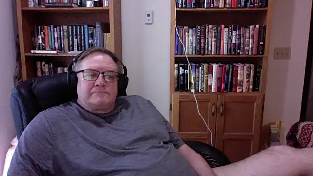 Vinyl22xh online show from June 16, 2026, 12:10 am
