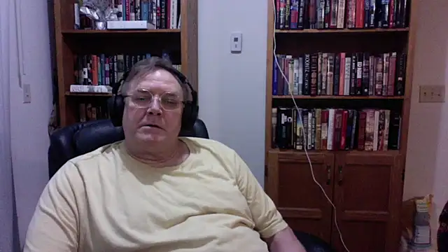 Vinyl22xh online show from June 22, 2026, 3:01 am